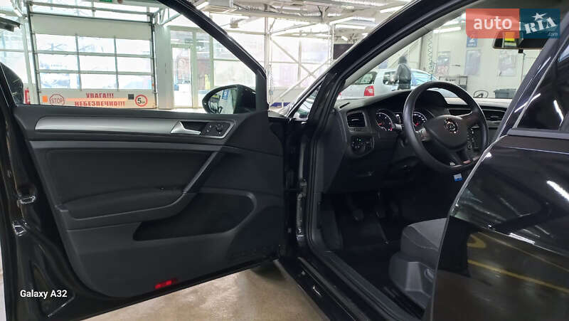 Универсал Volkswagen Golf 2015 в Черновцах