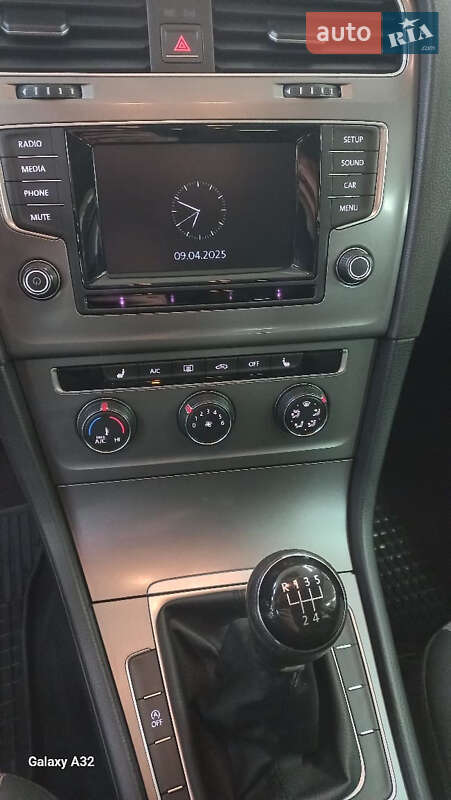 Универсал Volkswagen Golf 2015 в Черновцах