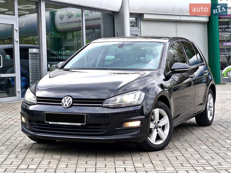 Хэтчбек Volkswagen Golf 2015 в 