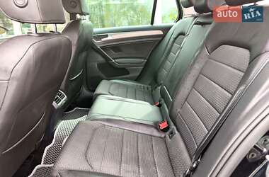 Хэтчбек Volkswagen Golf 2015 в 