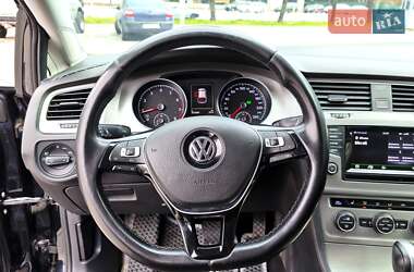 Хэтчбек Volkswagen Golf 2015 в 