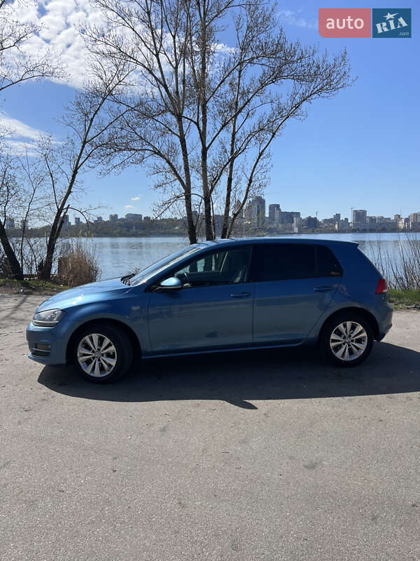 Хэтчбек Volkswagen Golf 2016 в Днепре