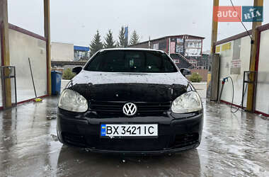 Хетчбек Volkswagen Golf 2003 в 
