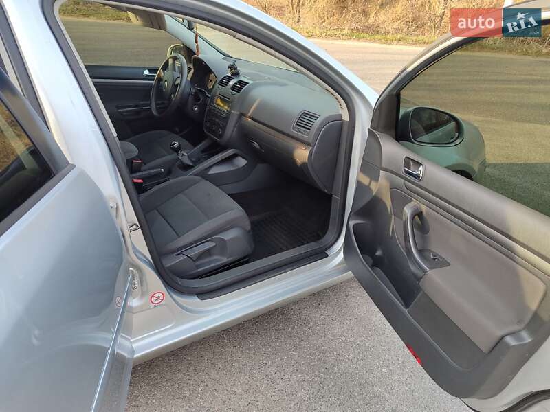 Хэтчбек Volkswagen Golf 2004 в Киеве фото 6 Хэтчбек Volkswagen Golf 2004 в Киеве