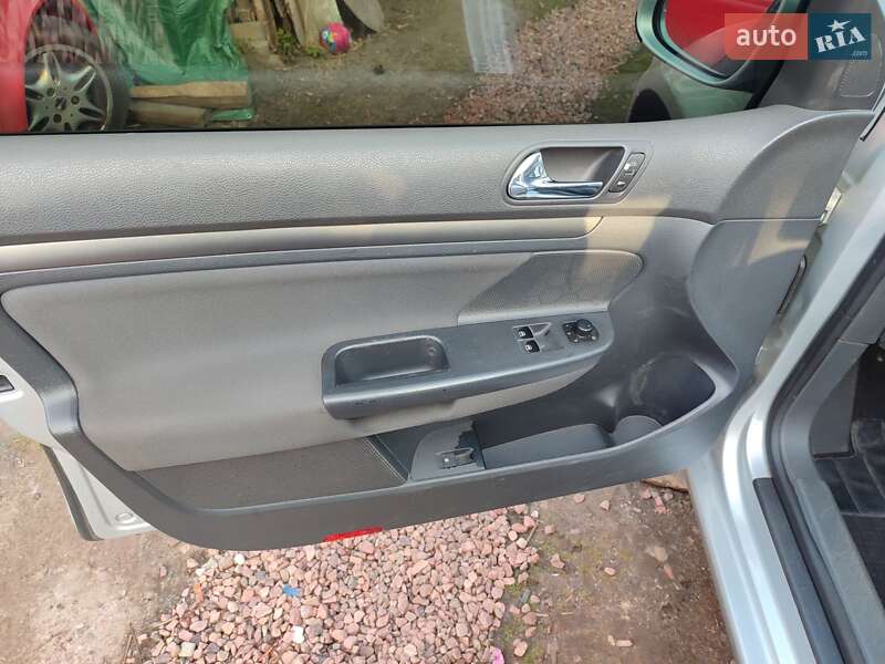 Хэтчбек Volkswagen Golf 2004 в Киеве фото 16 Хэтчбек Volkswagen Golf 2004 в Киеве