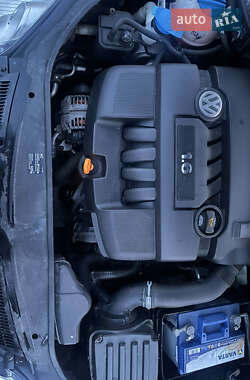 Хетчбек Volkswagen Golf 2005 в 