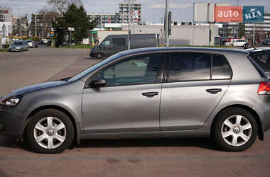 Хэтчбек Volkswagen Golf 2011 в 