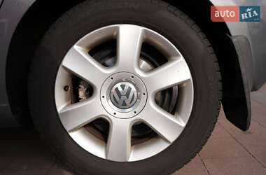 Хэтчбек Volkswagen Golf 2011 в 