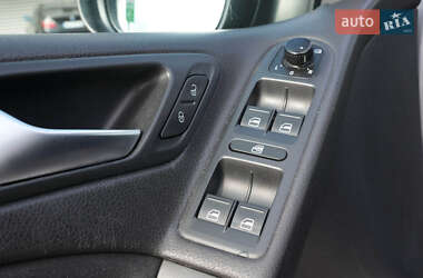Хэтчбек Volkswagen Golf 2011 в 