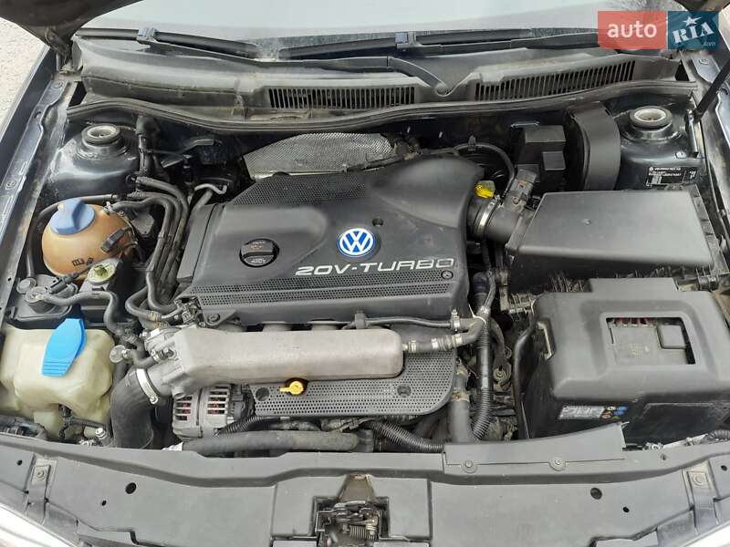 Хэтчбек Volkswagen Golf 2001 в 