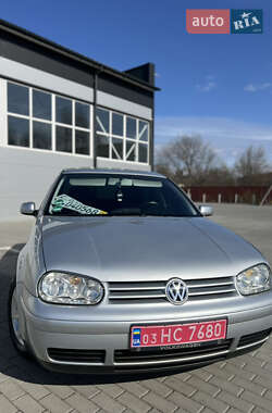 Хэтчбек Volkswagen Golf 2003 в 
