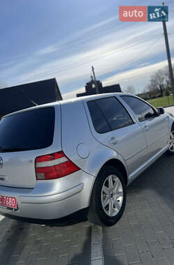 Хэтчбек Volkswagen Golf 2003 в 