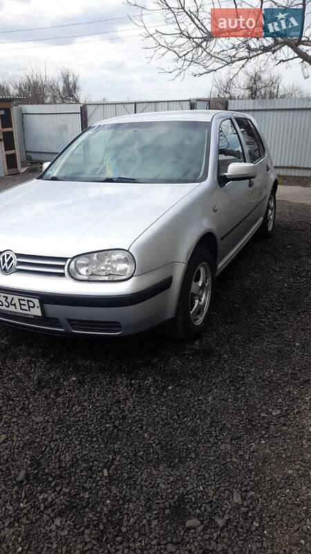 Хэтчбек Volkswagen Golf 2000 в Запорожье