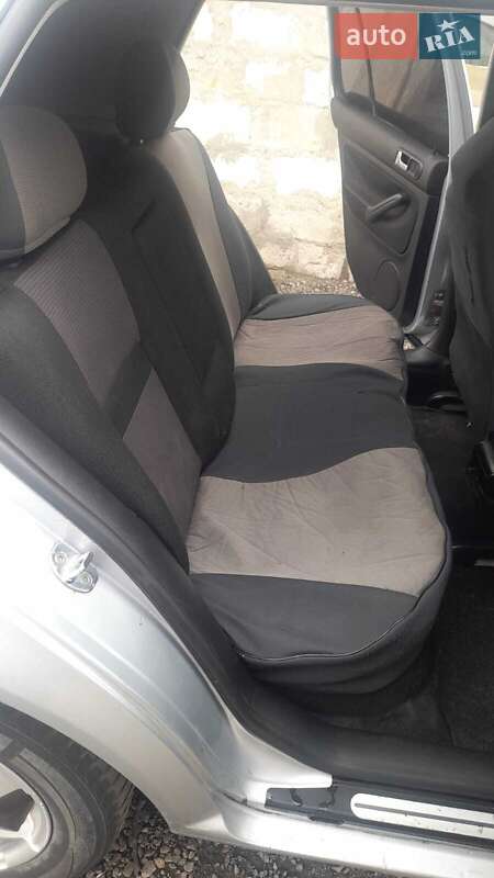 Хэтчбек Volkswagen Golf 2000 в Запорожье