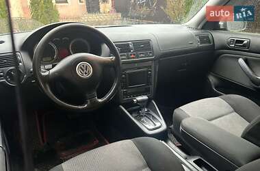 Хэтчбек Volkswagen Golf 2003 в 