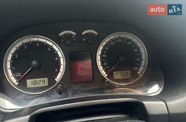 Хэтчбек Volkswagen Golf 2003 в 