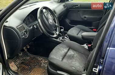 Хэтчбек Volkswagen Golf 2000 в 
