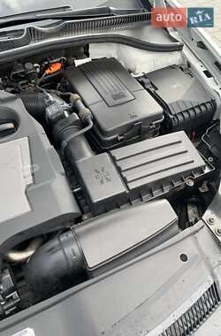 Хэтчбек Volkswagen Golf 2012 в 