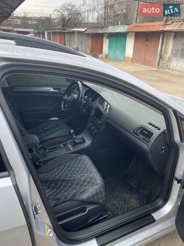 Универсал Volkswagen Golf 2013 в Ивано-Франковске