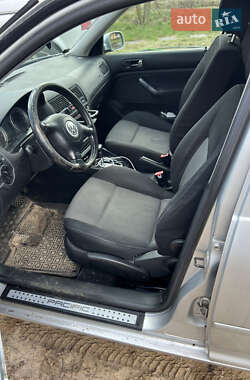 Універсал Volkswagen Golf 2003 в 