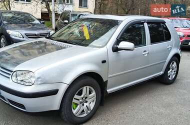 Хетчбек Volkswagen Golf 2001 в 