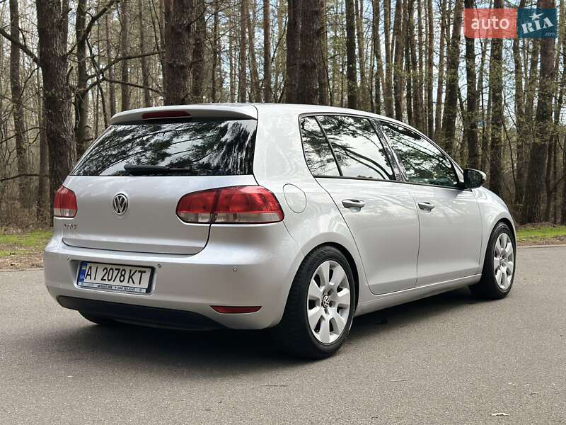 Хэтчбек Volkswagen Golf 2010 в Киеве