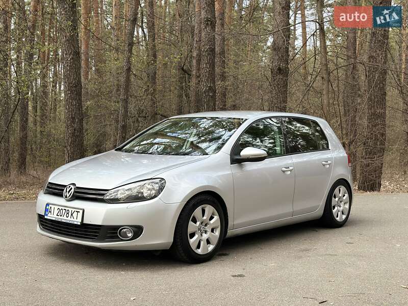 Хэтчбек Volkswagen Golf 2010 в Киеве
