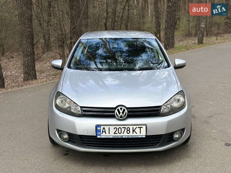 Хэтчбек Volkswagen Golf 2010 в Киеве