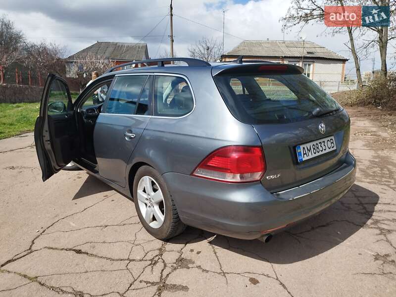 Універсал Volkswagen Golf 2012 в Коростені