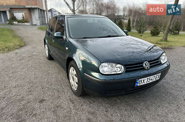 Хетчбек Volkswagen Golf 2001 в 