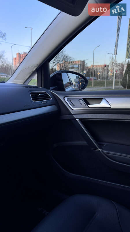 Хэтчбек Volkswagen Golf 2015 в Полтаве