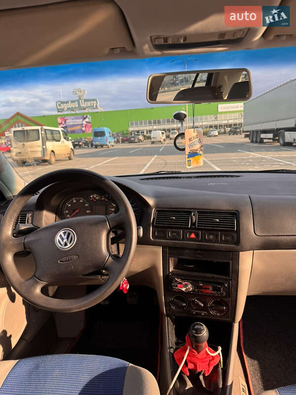 Хэтчбек Volkswagen Golf 2001 в Черновцах