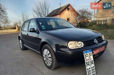Хэтчбек Volkswagen Golf 2001 в 