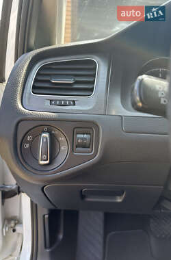 Хэтчбек Volkswagen Golf 2013 в 