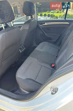 Хэтчбек Volkswagen Golf 2013 в 