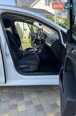 Хэтчбек Volkswagen Golf 2013 в 