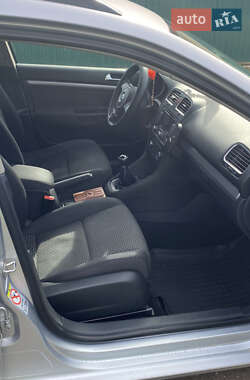 Универсал Volkswagen Golf 2010 в 