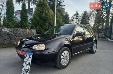 Хэтчбек Volkswagen Golf 2001 в 