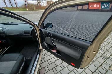 Хэтчбек Volkswagen Golf 2002 в 