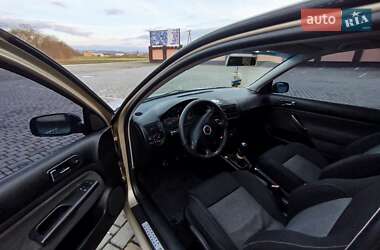 Хэтчбек Volkswagen Golf 2002 в 