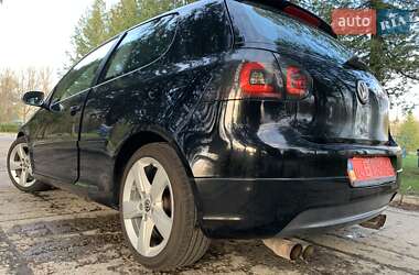 Хэтчбек Volkswagen Golf 2005 в 