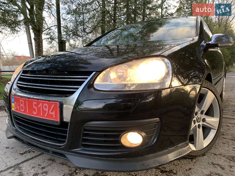 Хэтчбек Volkswagen Golf 2005 в 