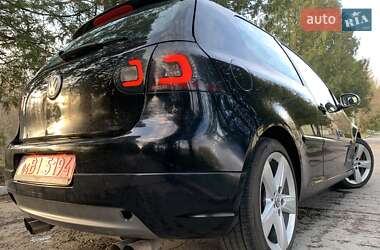 Хэтчбек Volkswagen Golf 2005 в 