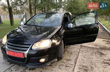 Хэтчбек Volkswagen Golf 2005 в 
