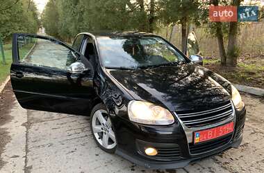 Хэтчбек Volkswagen Golf 2005 в 