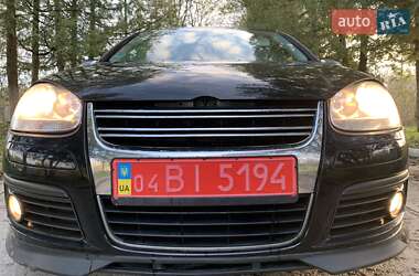Хэтчбек Volkswagen Golf 2005 в 