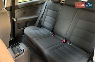 Хэтчбек Volkswagen Golf 2005 в 