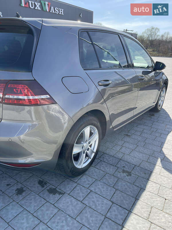 Хэтчбек Volkswagen Golf 2014 в Львове