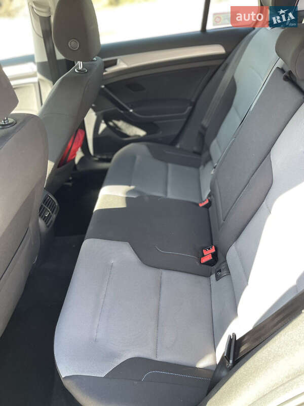 Хэтчбек Volkswagen Golf 2014 в Львове