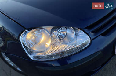 Хэтчбек Volkswagen Golf 2005 в 